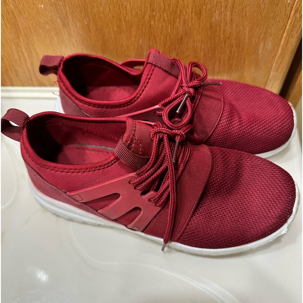 Girls tennis shoes